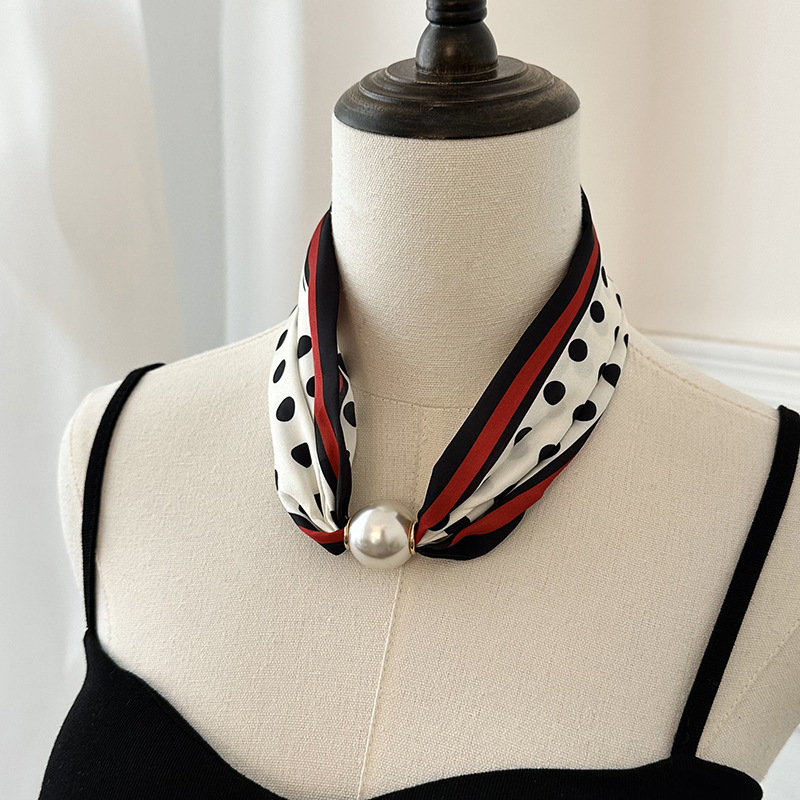 Foulard in Seta Stampata con C - Silk Neck Scarf recensione e prezzo