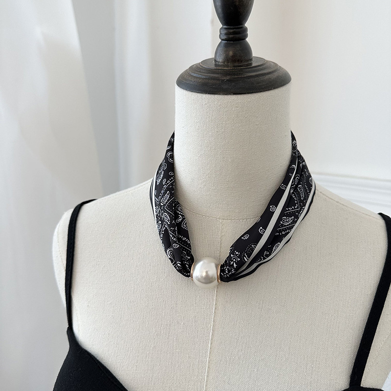 Foulard in Seta Stampata con C - Silk Neck Scarf recensione e prezzo